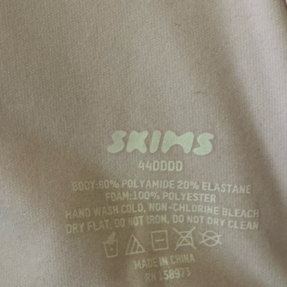NEW…..SKIMS Light Pink Women's Bra. 44DDDD - Picture 2 of 2